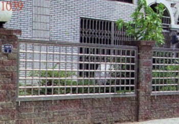鐵欄杆